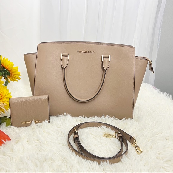 Michael Kors Handbags - Michael Kors Crossbody Bag With wallet